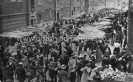 Sunday Morning, The Poultry Market, Petticoat Lane, Shoreditch, London. c.1910.